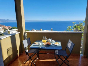 Appartamento vista mare, giardino, posto auto